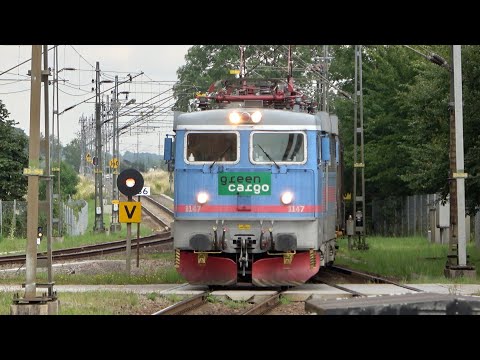Tåg vid Teckomatorps station