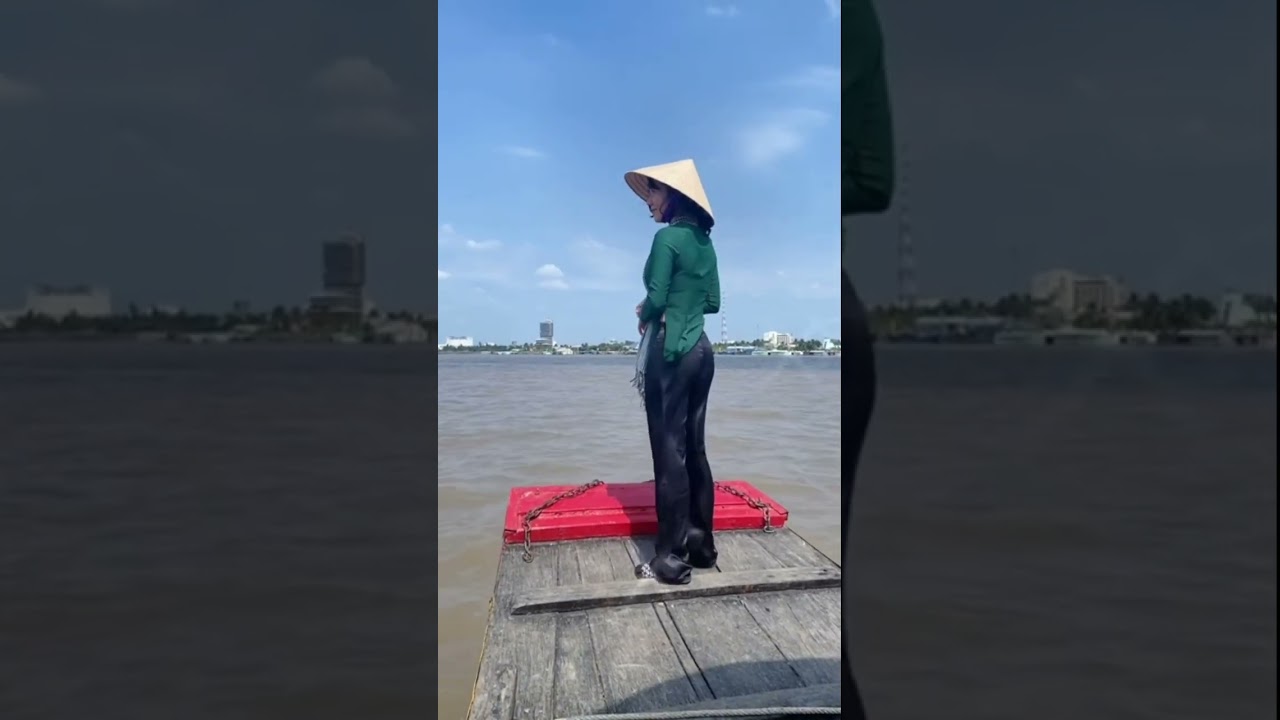 Áo Bà Ba Thướt Tha Trong Gió