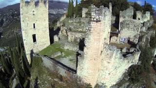preview picture of video 'Castello di Arco al volo'