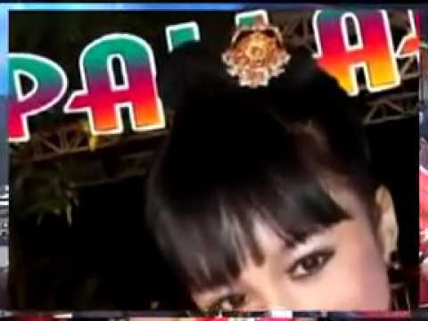 Tasya ft brodin ( antara perang dan senyum )