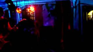 Video "Něco" na živo