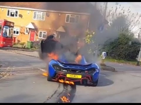 В Англии по непонятным причинам сгорел эксклюзивный гиперкар McLaren P1