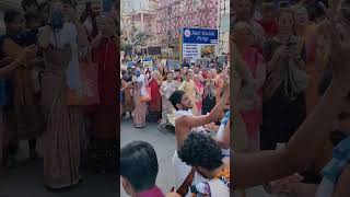 Download lagu Foreigners dance to Kerala Drums (Chenda Melam) in, Sri Kapileswara Swamy Bramhostavam 2023 #shorts mp3 Download lagu Foreigners dance to Kerala Drums (Chenda Melam) in, Sri Kapileswara Swamy Bramhostavam 2023 #shorts mp3