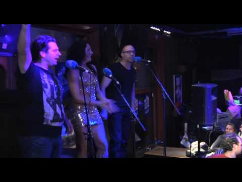 MNM 90's & 00's Café: Dynamite - Al wie da nie springt