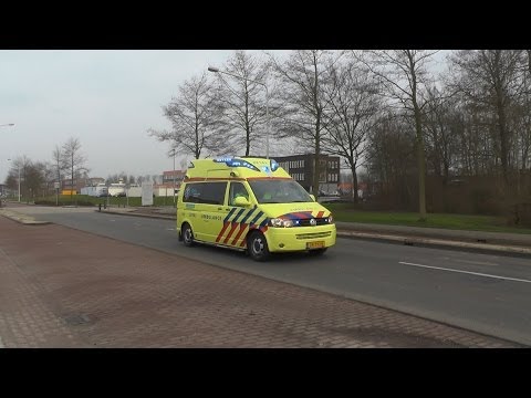 A1, Silverline Ambulance 02 143 Leeuwarden naar het MCL vanaf de Sionsberg in Dokkum