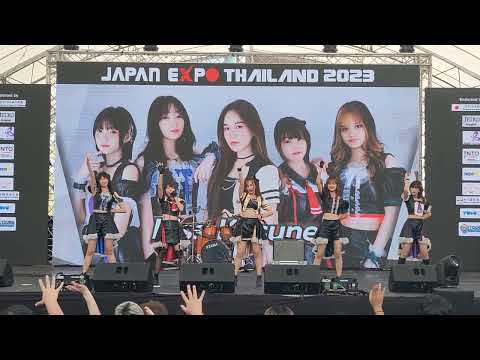 VID 5106 Kiss Kitsune  [ Full Stage ] -  JAPAN EXPO THAILAND 2023 [D2] @ centralwOrld, Bangkok
