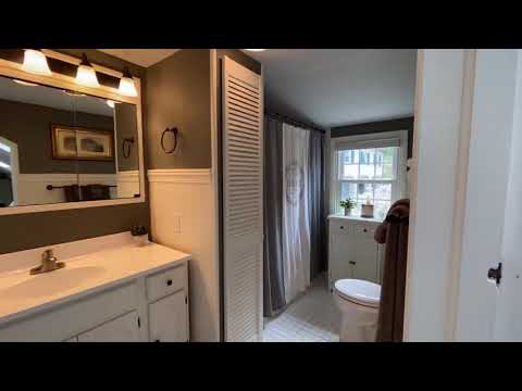 121 Bouton Rd - Hall Bath