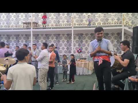 Oybek Abduraxmonov to‘yxonani zir titratdi