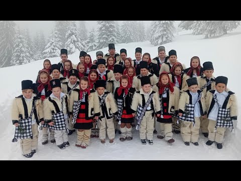 Ionu Nănașii cu grupul de copii ai Parohiei ortodoxe Valea Muntelui