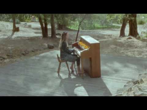 Lia Ices - Earthy (Official Video)