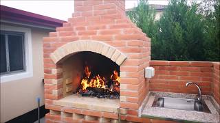Barbecue in mattoni a vista con girarrosto e lavandino, bbq, DIY, construction