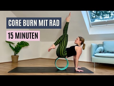 15 Minuten Core Burn mit Yoga-Rad