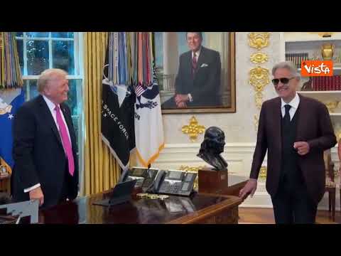 Andrea Bocelli canta per Trump "Con te partirò" nello Studio Ovale della Casa Bianca
