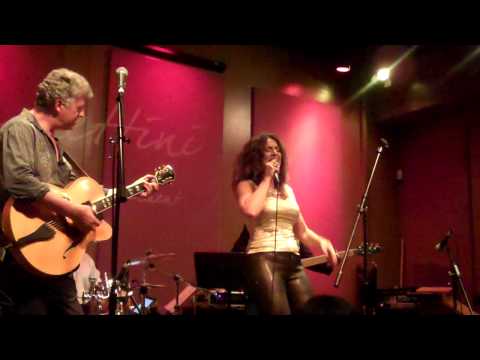 Paul Brown and Fabiana Passoni perform Rock With You live at Spagettinis