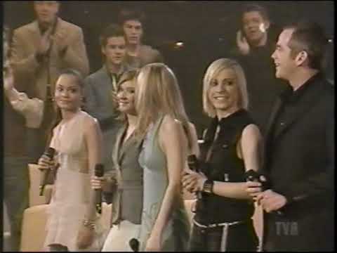Garou et les Académiciennes - Sous le vent  ( LIVE ) 2003 ( Marie-Élaine, Annie, Marie-Mai, Suzie...