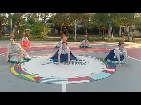 Alumnas bailando La Galopera