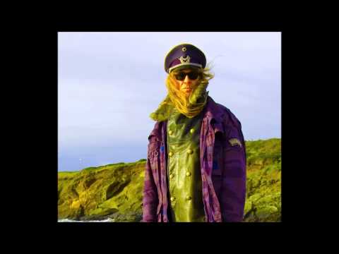 download lagu mp3 mp4 Julian Cope Black Sheep, download lagu Julian Cope Black Sheep gratis, unduh video klip Julian Cope Black Sheep