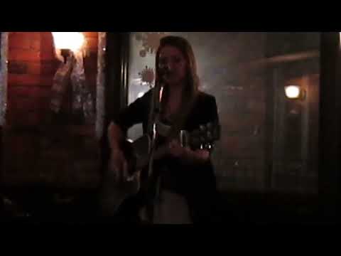 Jenn Kee at The King's Arms Oakville