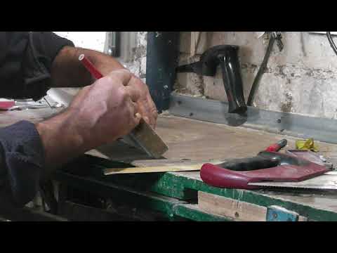 Как от торцевать делянку под 90 градусов с помощью ножовки