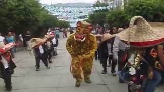 preview picture of video 'Danzas de Tecuanes Suben al Calvario, Acatlán de Osorio, Puebla, Fiestas San Rafael 2014 (Parte II)'