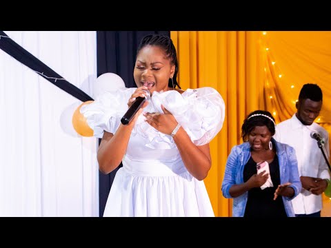 Before The Lord our God by Dunsin Oyekan.Live ministration by Gladys Mawia. #dunsinoyekan #livemusic