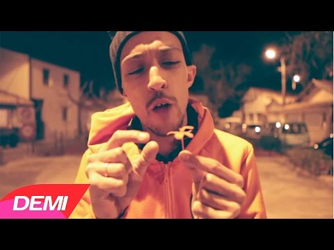 DEMI PORTION - MC EN CHANTIER [CLIP OFFICIEL]