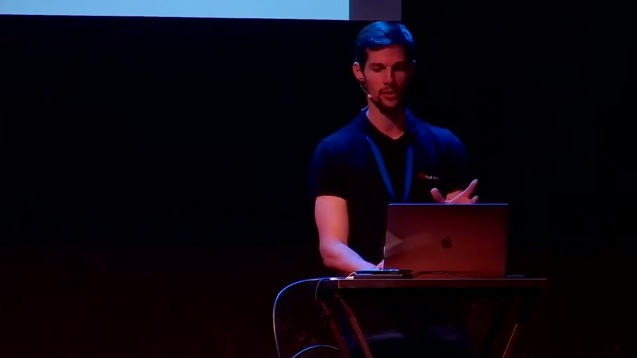 GitOps Patterns for managing cloud native applications by Roberto Carratalá & Germán M Yébenes