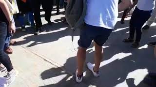 EN PESCAÍTO CARLOS VIVES SE FAJÓ.A BAILAR.