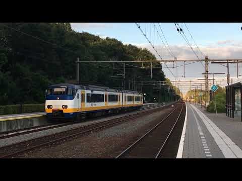 NS SGMm komt aan op station Ede-Wageningen