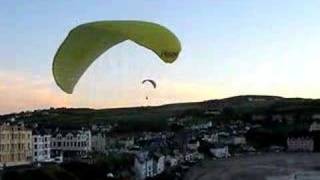 preview picture of video 'Goldy's 2nd Launch, Paragliding Port Erin (16-10-07)'