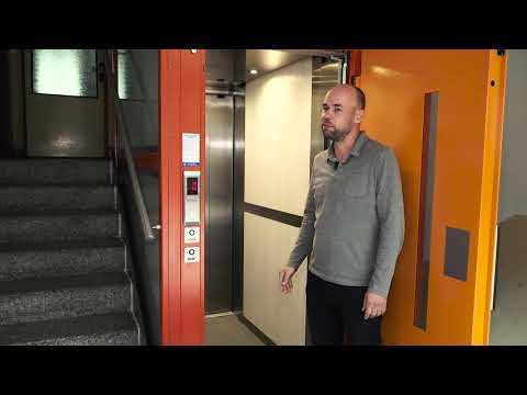 HELGOS montuje nové typy výtahových šachet, v panelovém domě není třeba je svařovat