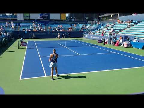 Monica Puig backhand return