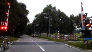 preview picture of video 'Dutch Railroad Crossing/ Level Crossing/ Bahnübergang/ Spoorwegovergang  Doetinchem'