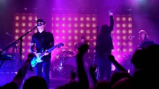 The Naked and Famous - Girls Like You live Manchester Academy 2 17-11-11