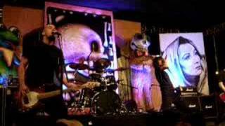 union 13 (Un Muro Por Cruzar)