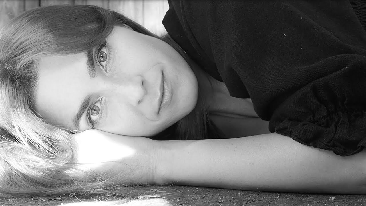 Ada Kućmierz zaprasza do intymnego tańca zouk. “Wrinkles and Worries”, nowy utwór utalentowanej wokalistki i aktorki