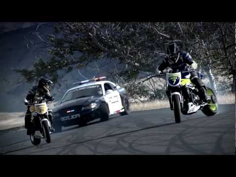 INCREDIBLE!!!!!!!!!!!! Police chase bikes, incredible drifting  HD Video