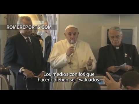 Francisco habla de Irak, su salud y sus próximos viajes en el vuelo de vuelta de Corea