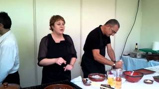 preview picture of video 'Presentació del plat Patates potxes amb sepia i all i oli de codony a la I fira de l'Olla de Breda'