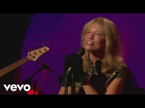 Carly Simon - Let the River Run (Live On The Queen Mary 2)
