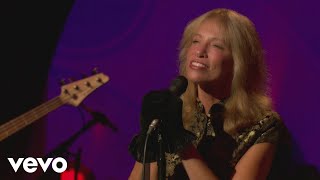 Carly Simon - Let the River Run (Live On The Queen Mary 2)