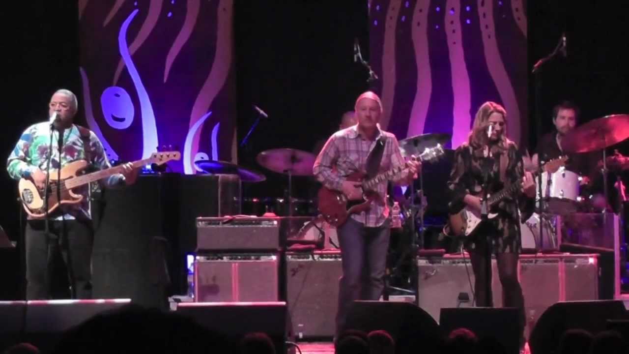 Tedeschi Trucks Band - Ain't No Use (with George Porter Jr.) - YouTube