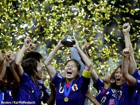 Japan's World Champions Return to Cheers