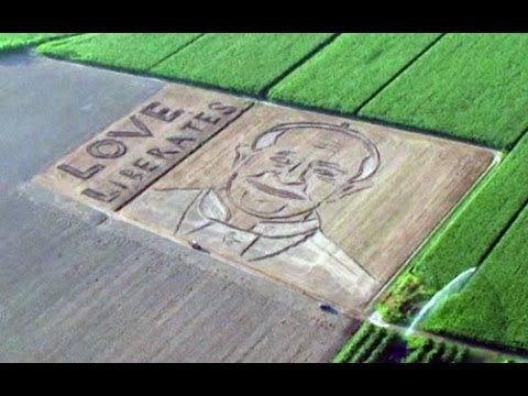 Un papa gigant: Portretul Suveranului Pontif, desenat intr-un camp din Italia