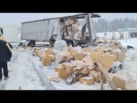 Лютый снегопад столкнул на Московском тракте 6 больших грузовиков