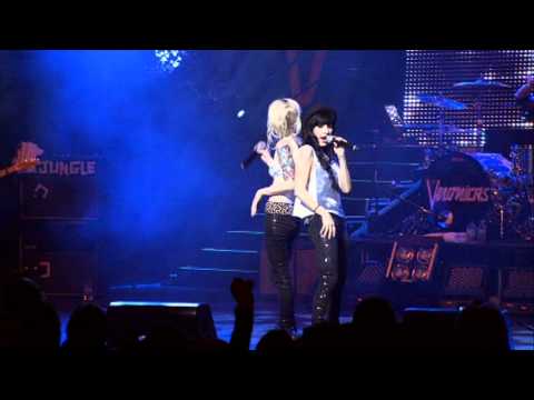 The Veronicas - 13. Everything I'm not (Live Revenge is Sweeter Tour)