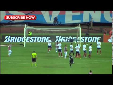 Goalkeeper scores with SUPER free kick