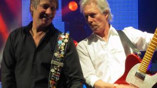 Status Quo - Pictures of Matchstick Men and Ice in the Sun (Live). Pictures Llandudno 01-12-10.wmv