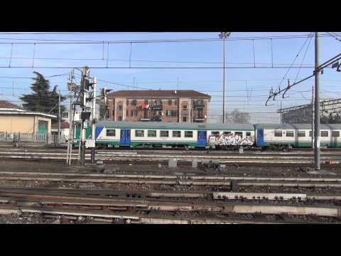 REGIONALE CON E.464 ARRIVA IN STAZIONE A NOVARA. 3 - 1 - 2015.