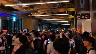 [對邦] 4/26的演唱會7層外面有發生這一幕喔?